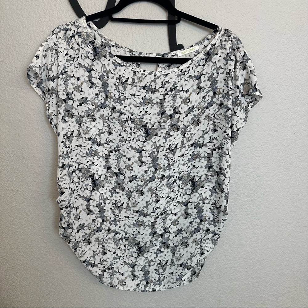 Olive Tree small floral print cap sleeve pullover blouse